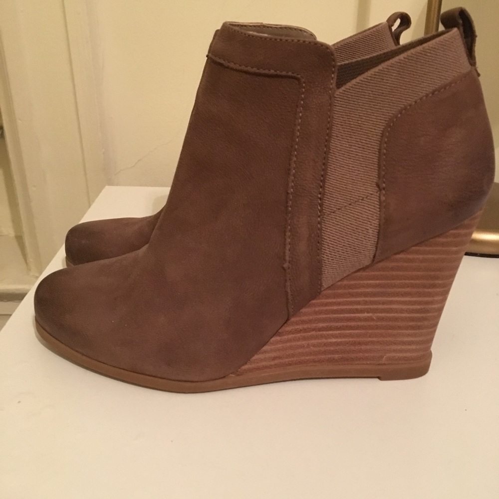 Crown Vintage Wedge Booties - 8.5W